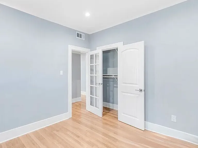 549 N Windsor Blvd — Photo 9