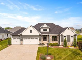 10190 S Woodside Ct, Franklin, WI 53132