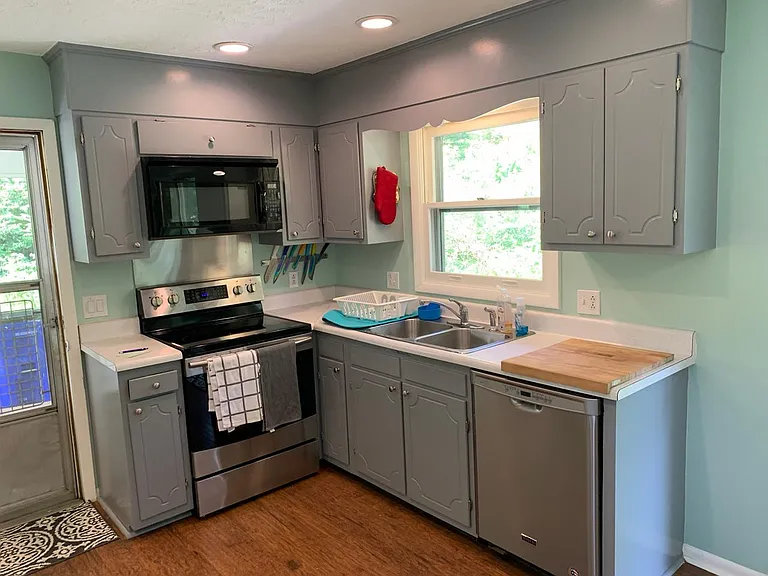 1904 Lindale Dr — Photo 15