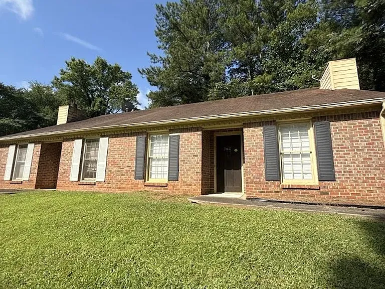 2870 Lakemont Dr SW — Photo 2