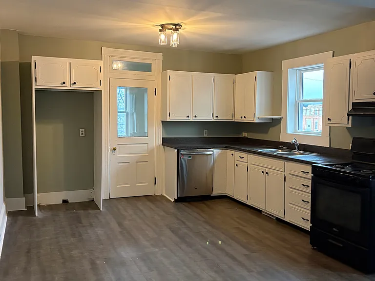 128 Pearl St #2 — Photo 11
