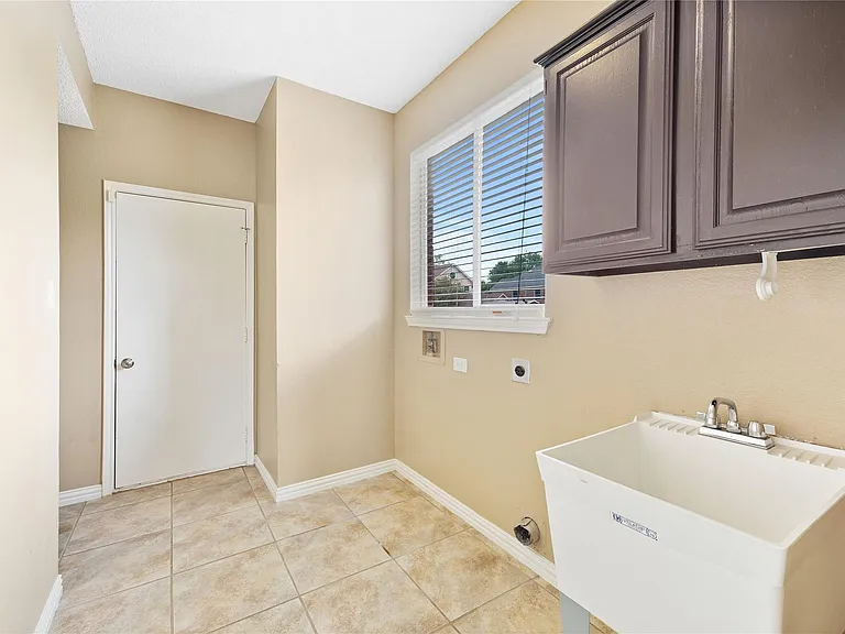 776 Monticello Cir — Photo 11