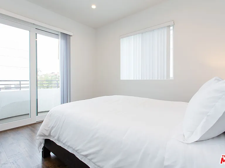 907 S Shenandoah St #302 — Photo 10