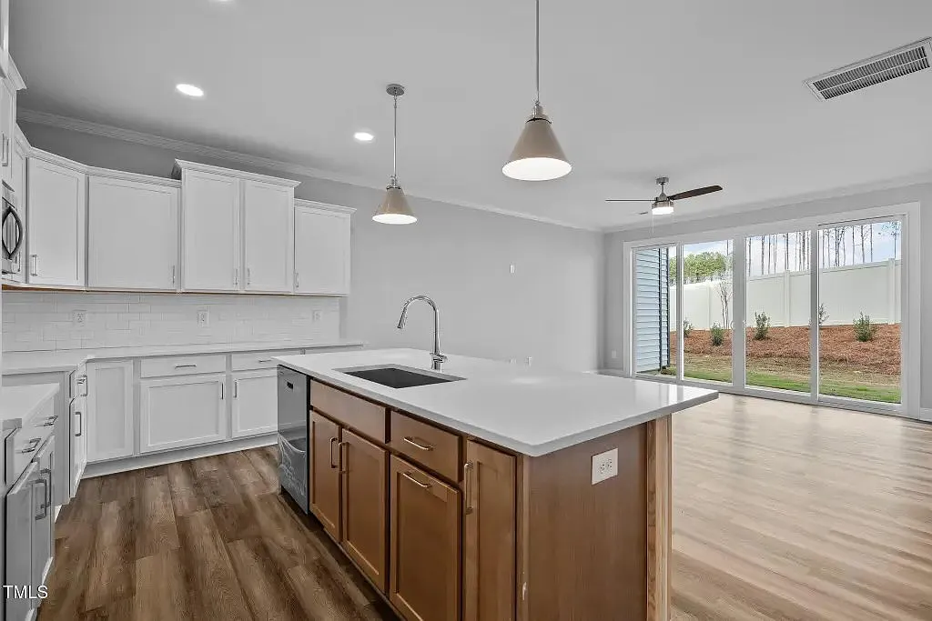 Beautiful New Townhome for Rent — Photo 2