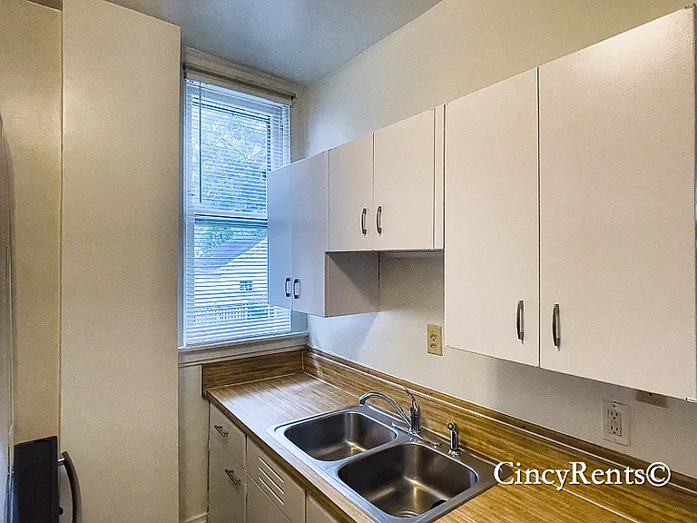 2800 Observatory Ave #1 — Photo 9