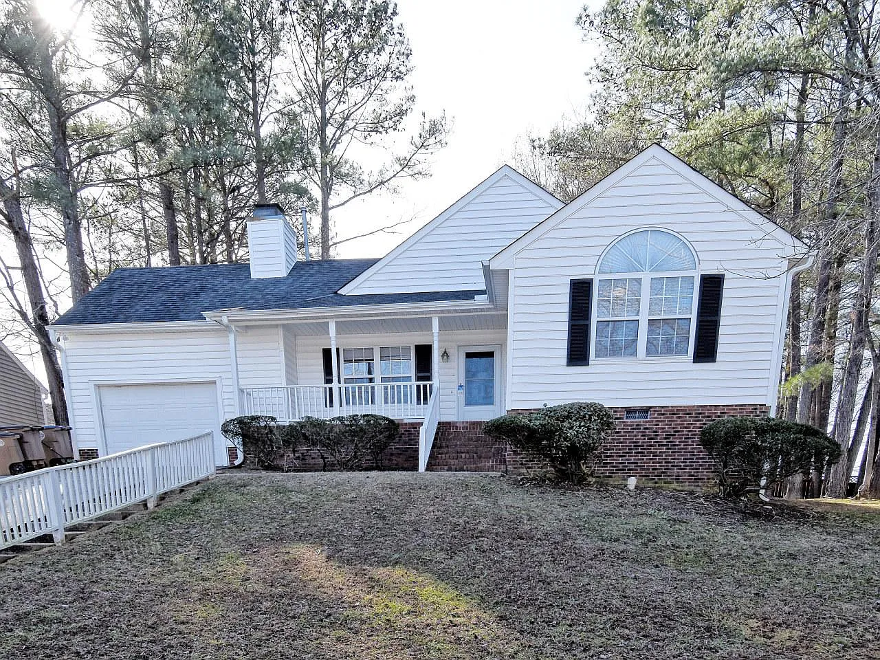 3 bed, 1225 sqft, $1,650 — Photo 1