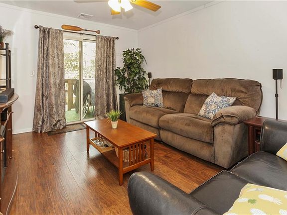 5th image of 444 Gregory Ct