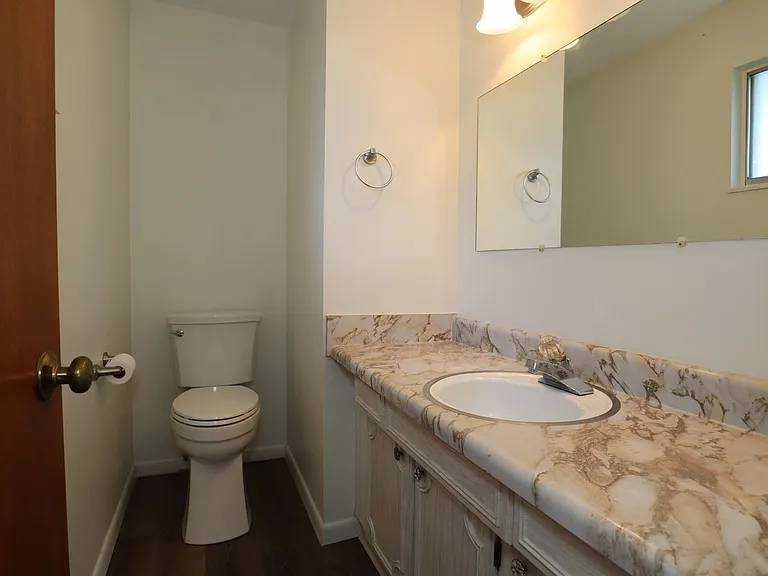 115 E Washington St — Photo 12