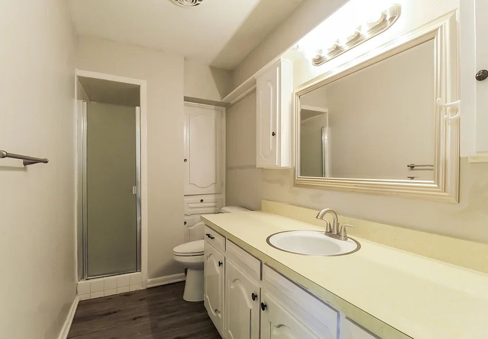 1st image of 809 Poinsettia Dr #1