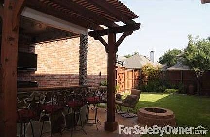 Outdoor kitchen, firepit and pergola