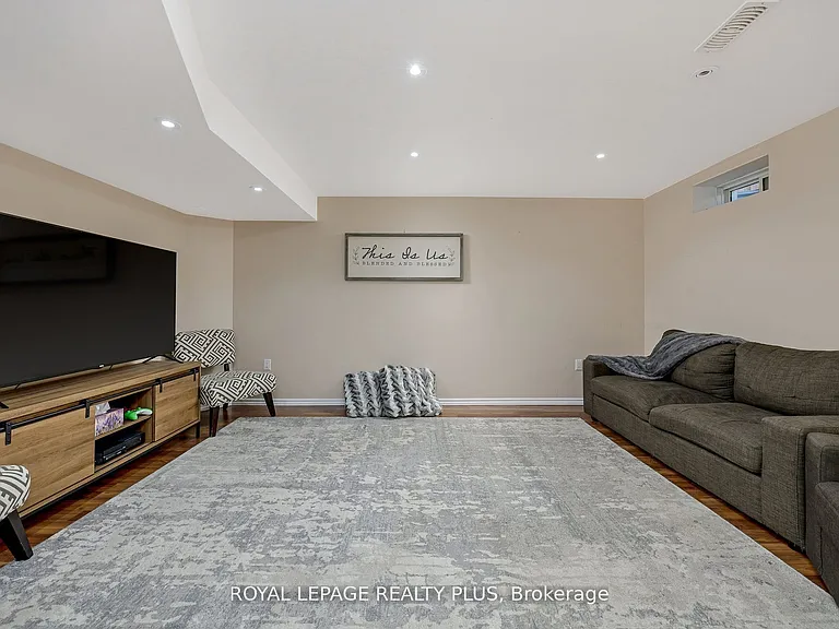 1542 Gainer Cres — Photo 31