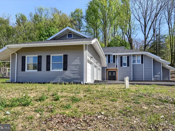 92 S Sweet Arrow Lake Rd, Pine Grove, PA 17963