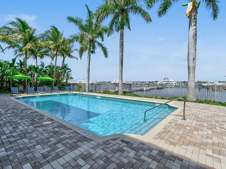 3940 N Flagler Dr #206 — Photo 25