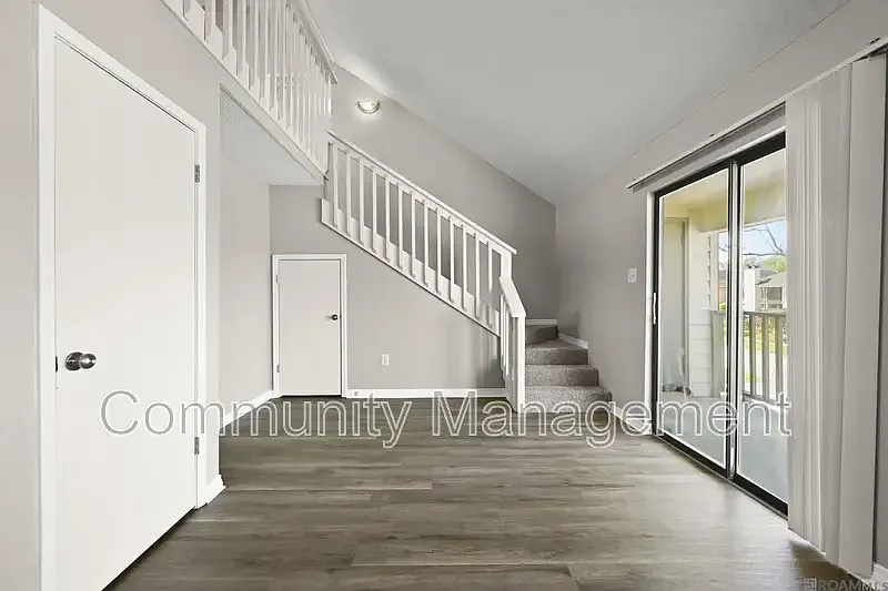 1 bed, 1.0 bath, 1032 sqft, $1,135 — Photo 3