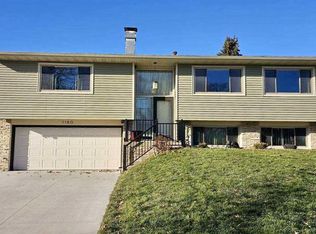 1180 Country Club Dr, Marion, IA 52302