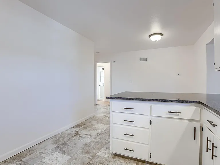 5312 N 48th Ave — Photo 8