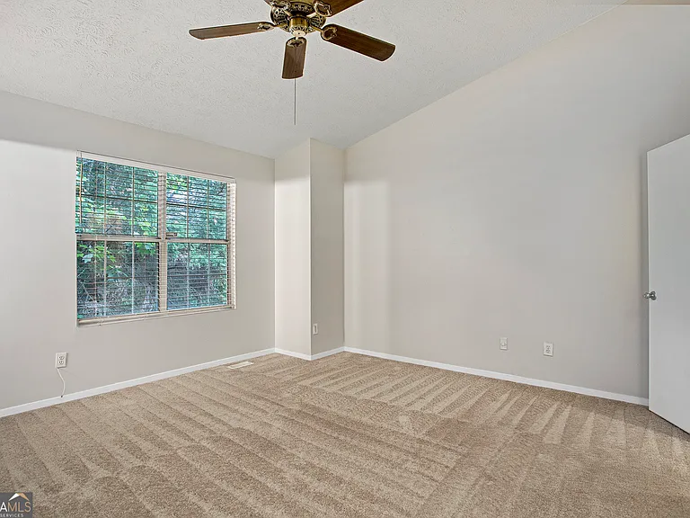 5731 Wells Cir — Photo 8
