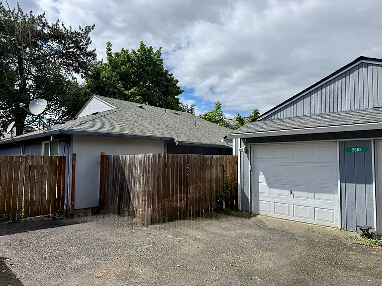 2583 NE Crocus Ct — Photo 1