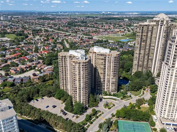 55 Kingsbridge Garden Cir #909, Mississauga, ON L5R 1Y1