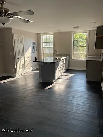 1 bed, 1000 sqft, $1,350 — Photo 4