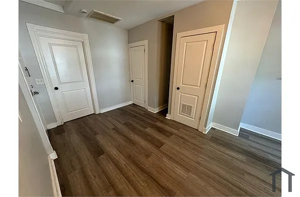 Building Photo - 80 Garside St #2R