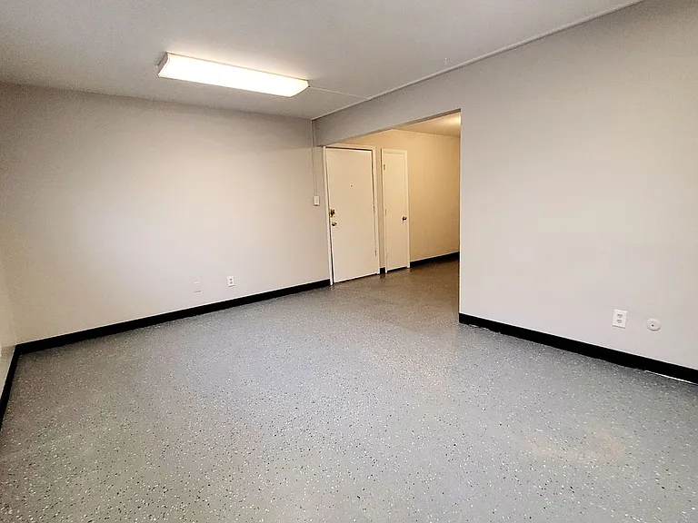 1324 SW Western Ave — Photo 12