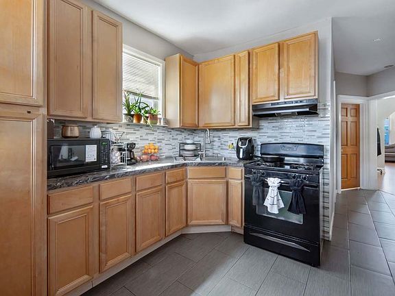 5th image of 3402 W Beach Ave #1