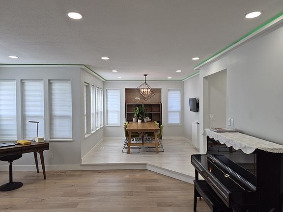 3rd image of 1858 Walnut Cres
