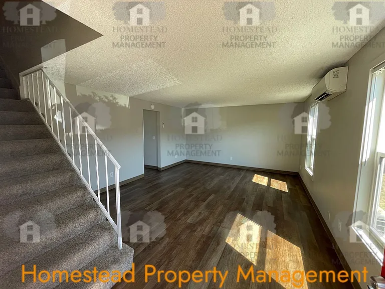 1630 Monmouth St — Photo 1
