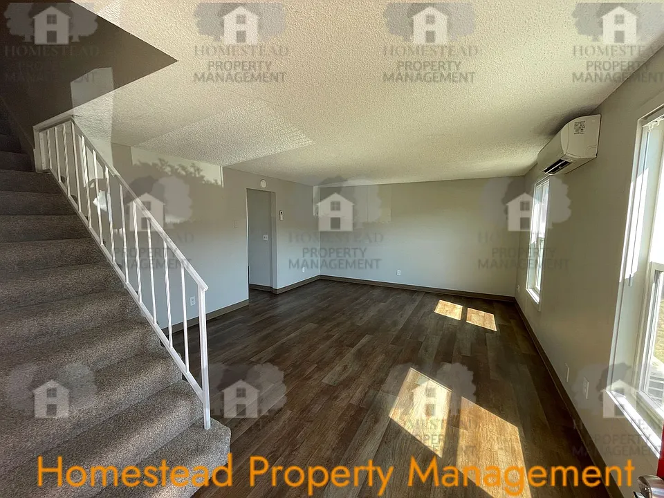 1630 Monmouth St