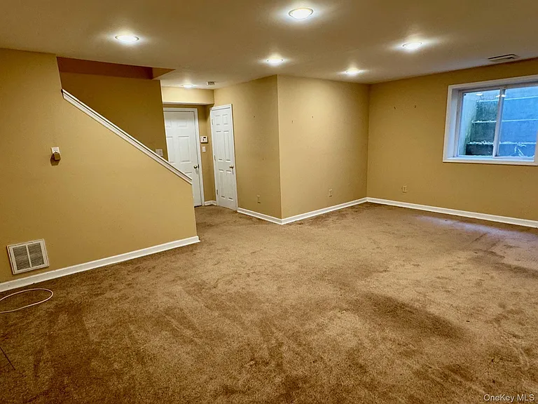 8 Green Ct — Photo 38