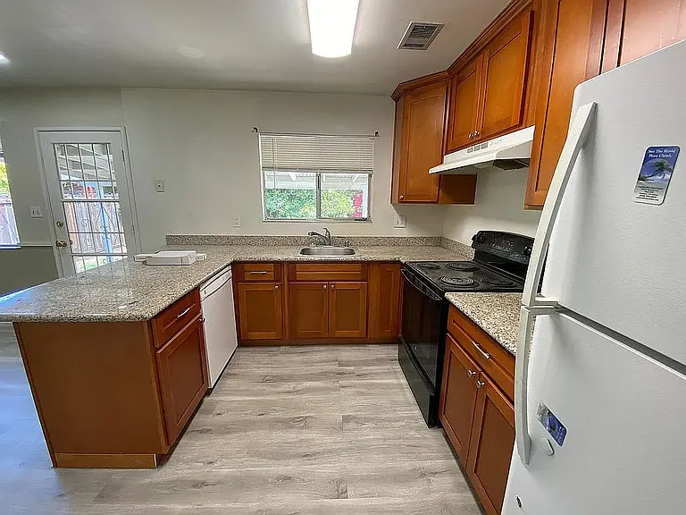 40552 Verne St — Photo 13
