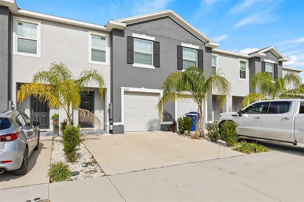 3 bed, 2.5 bath, 1673 sqft, $2,200 — Photo 2