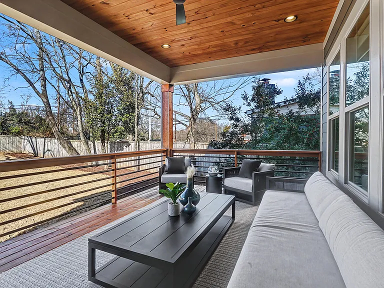 2852 Dorchester Pl — Photo 32