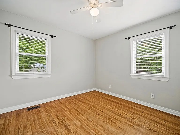 539 Austin St — Photo 14