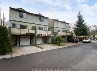3 Bedroom Townhome in SE - Two Primary Suites!, Portland, OR 97266