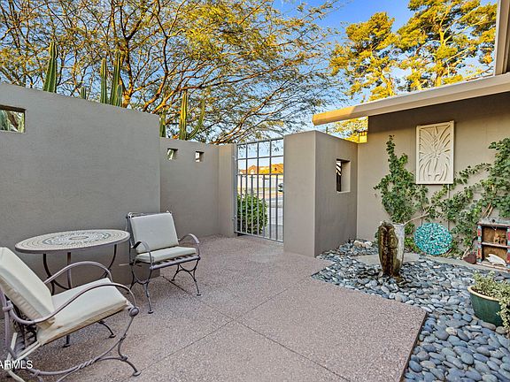 3rd image of 717 E ROYAL PALM Road