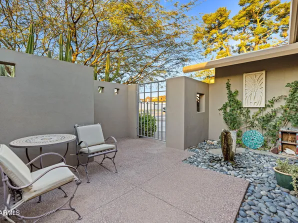 717 E ROYAL PALM Road, Phoenix, AZ 85020