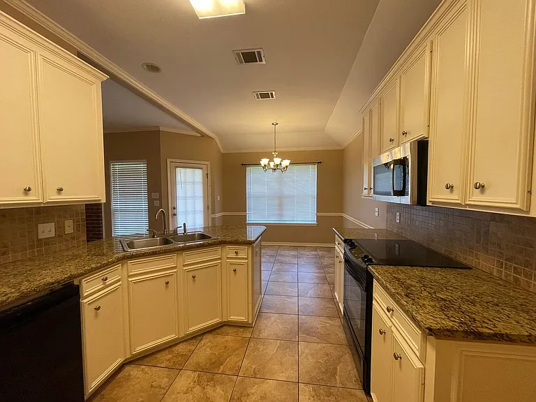 2922 Le Oaks Dr — Photo 6
