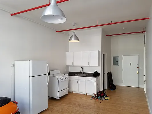 Rented by Joel Weisz, LREB | media 4