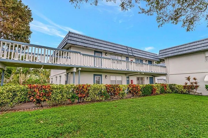 139 Tuscany Ln #B — Photo 19