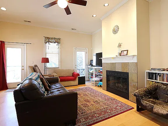 3 bed, 2.5 bath, 2000 sqft, $3,500 — Photo 3