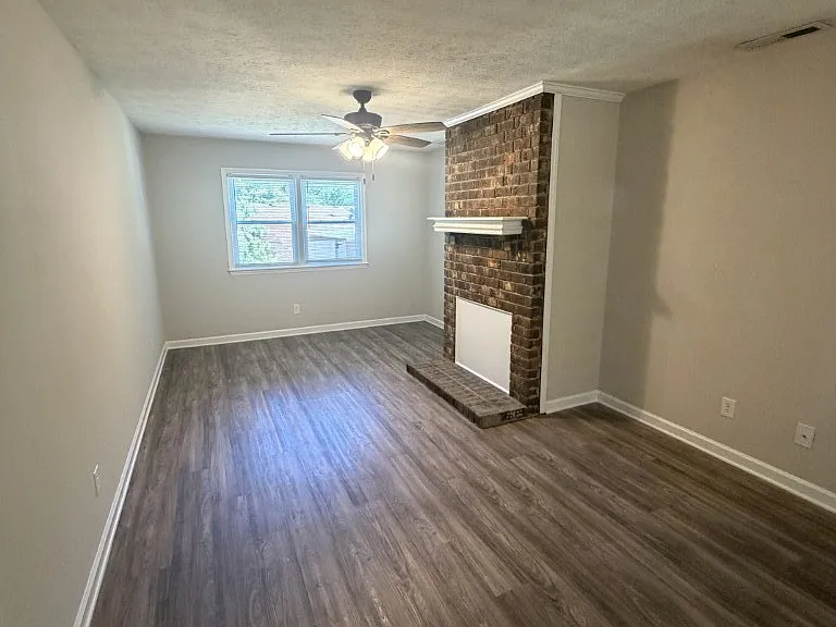 1248 Hamilton Dr — Photo 6