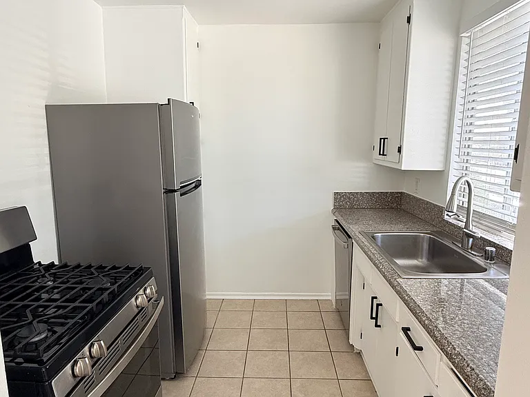 8253 Norton Ave #23 — Photo 7