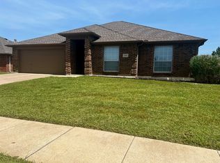 1401 Columbia Dr, Midlothian, TX 76065