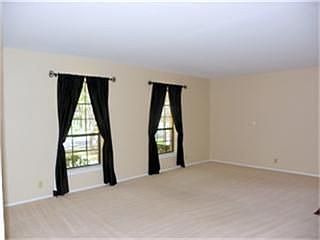 3rd image of 1913 Stonegate Dr