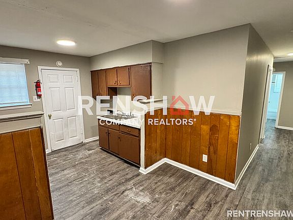 4th image of 1072 S Willett St