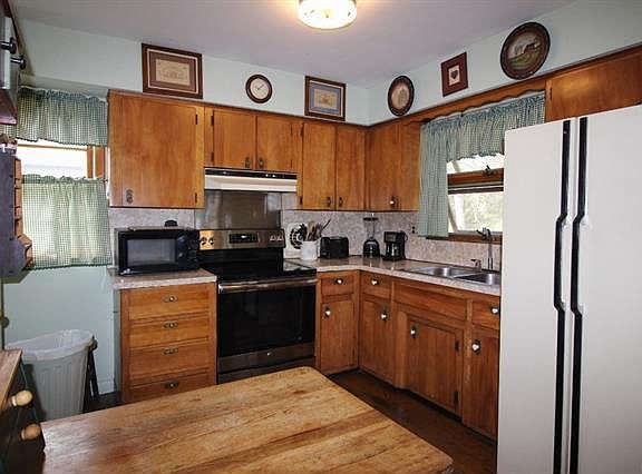 3rd image of 123 Lake Dr