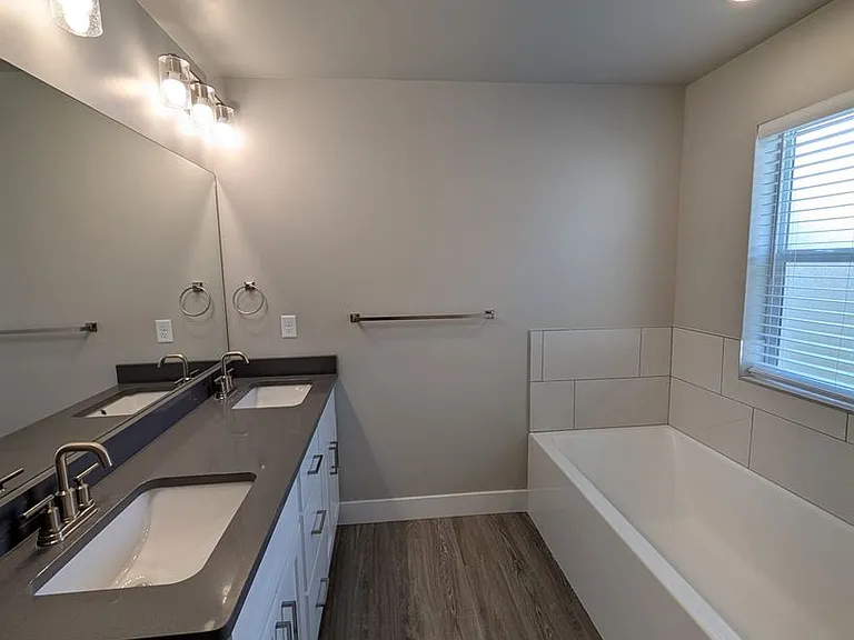 5560 Trueman #C — Photo 21