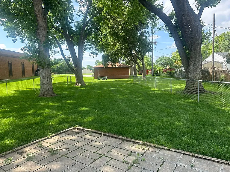 537 Memorial Dr E — Photo 6